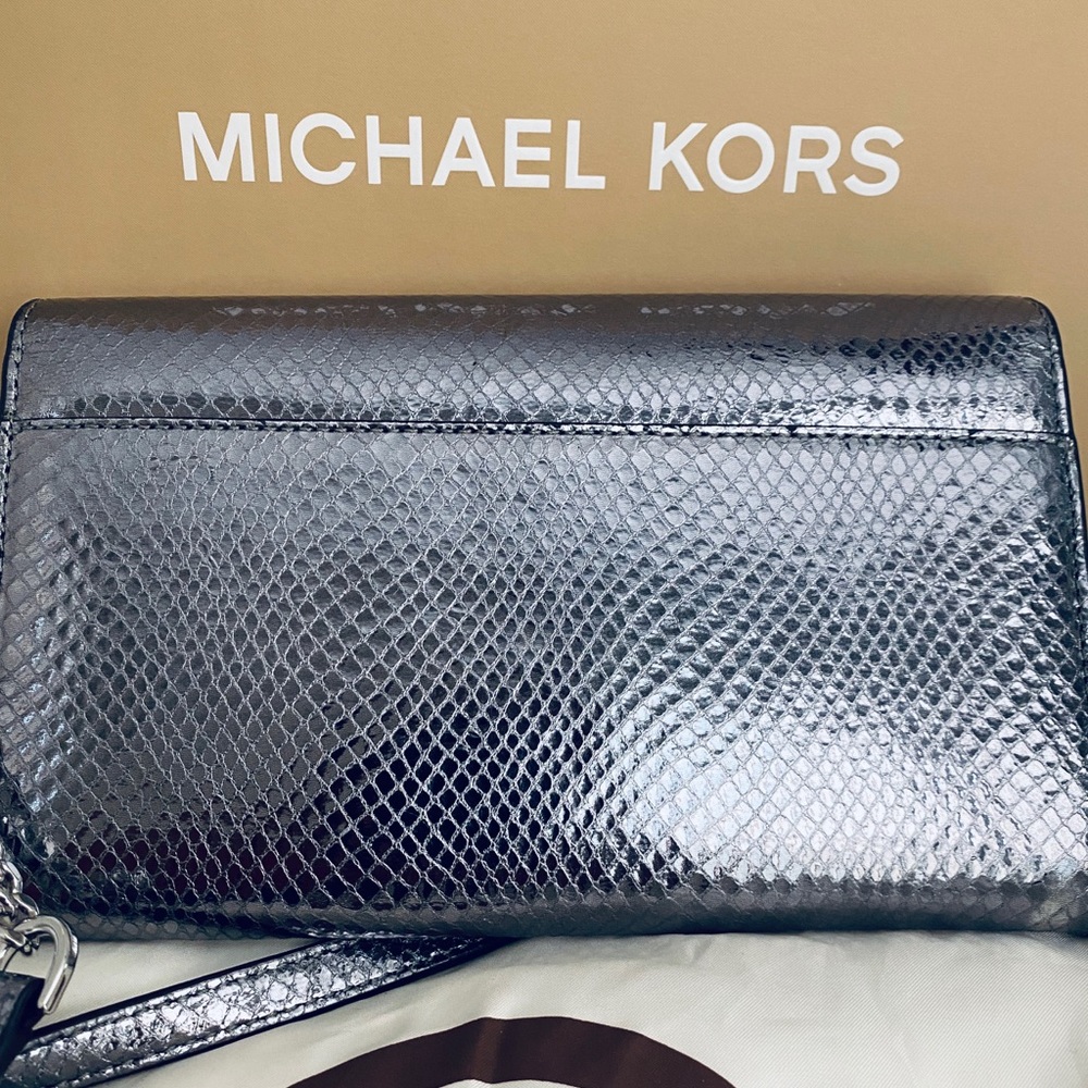 💜Michael Kors Mott Metallic Leather Crossbody💜 - Picture 7 of 10